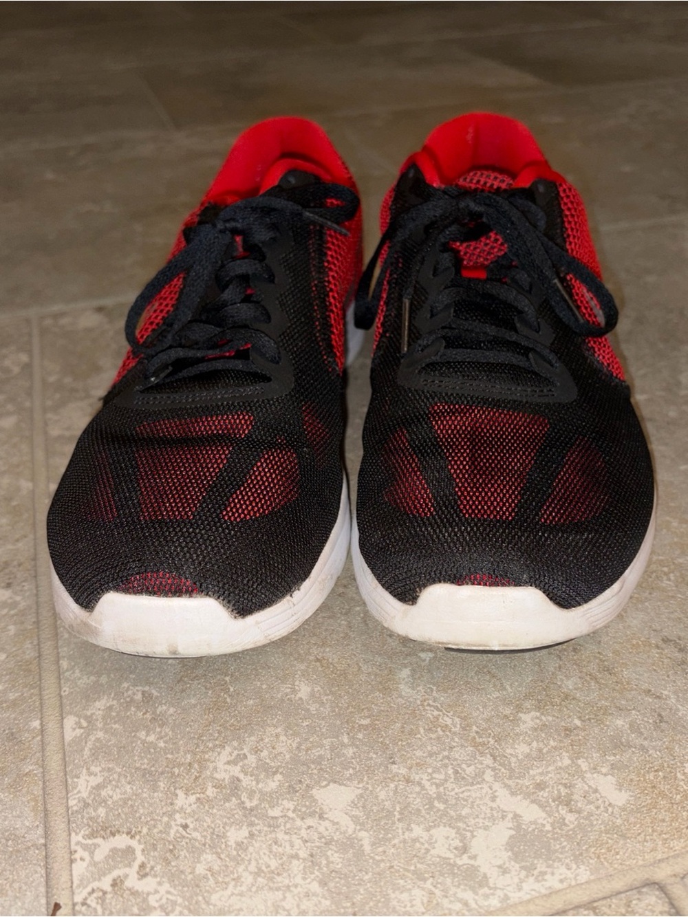 Nike Mens Black and Red Mesh Lace-Up Sneakers